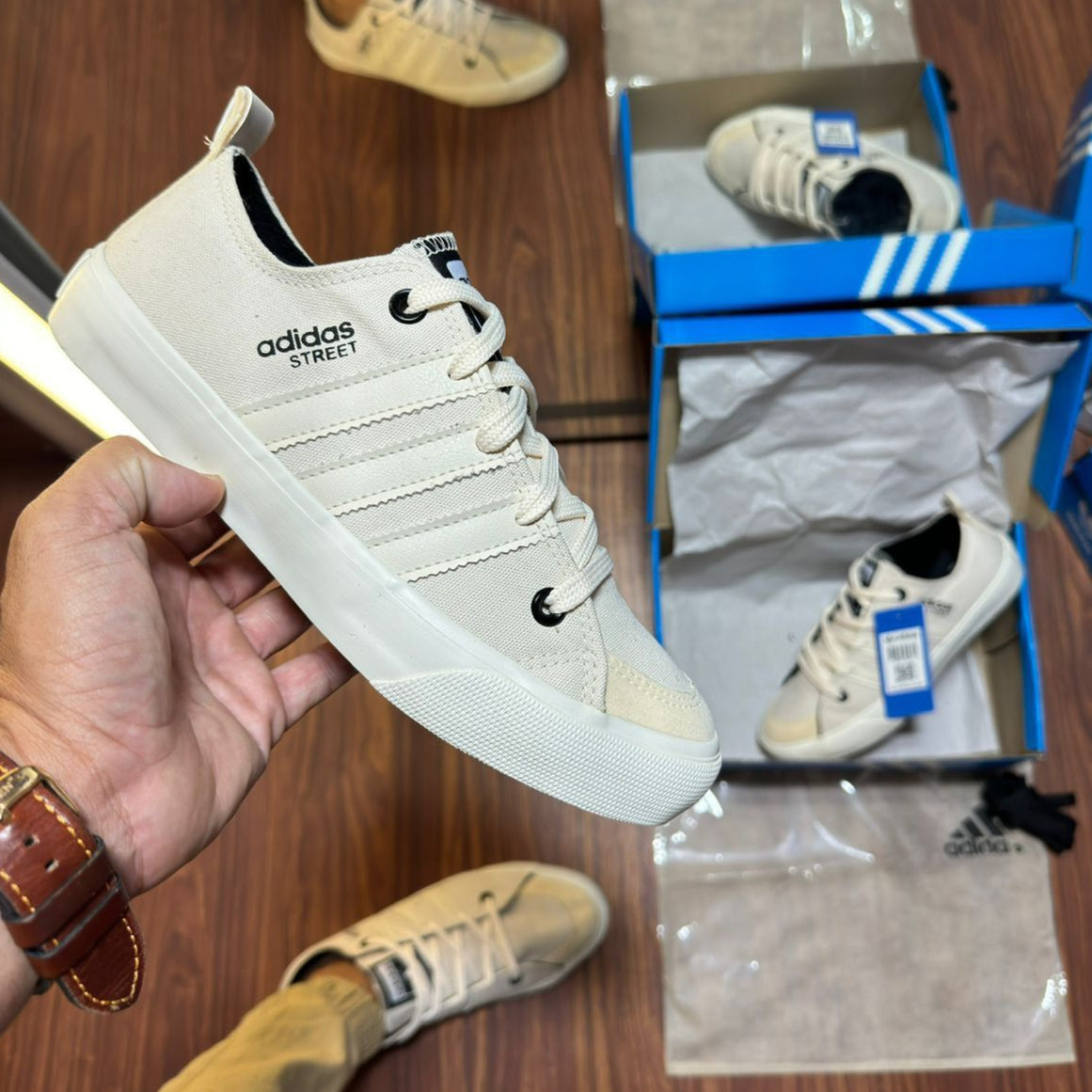 Tênis street masculino, ideal para quem busca estilo, conforto e versatilidade. Perfeito para o dia a dia e looks urbanos.