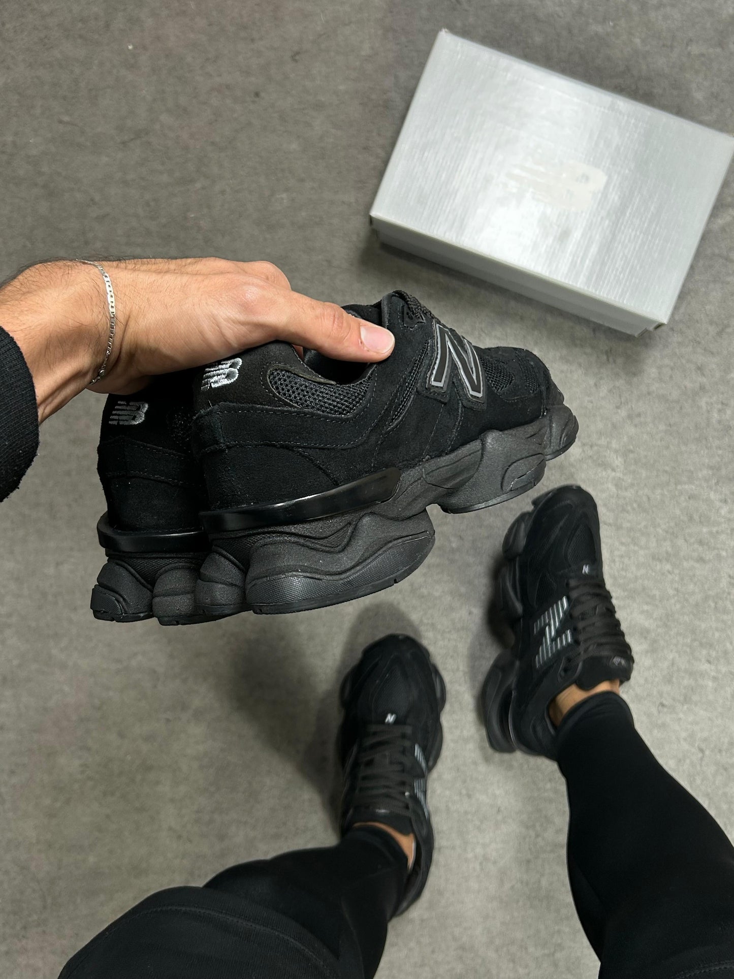 Tênis New Balance 9060 Sea Salt Preto Masculino Couro Legítimo