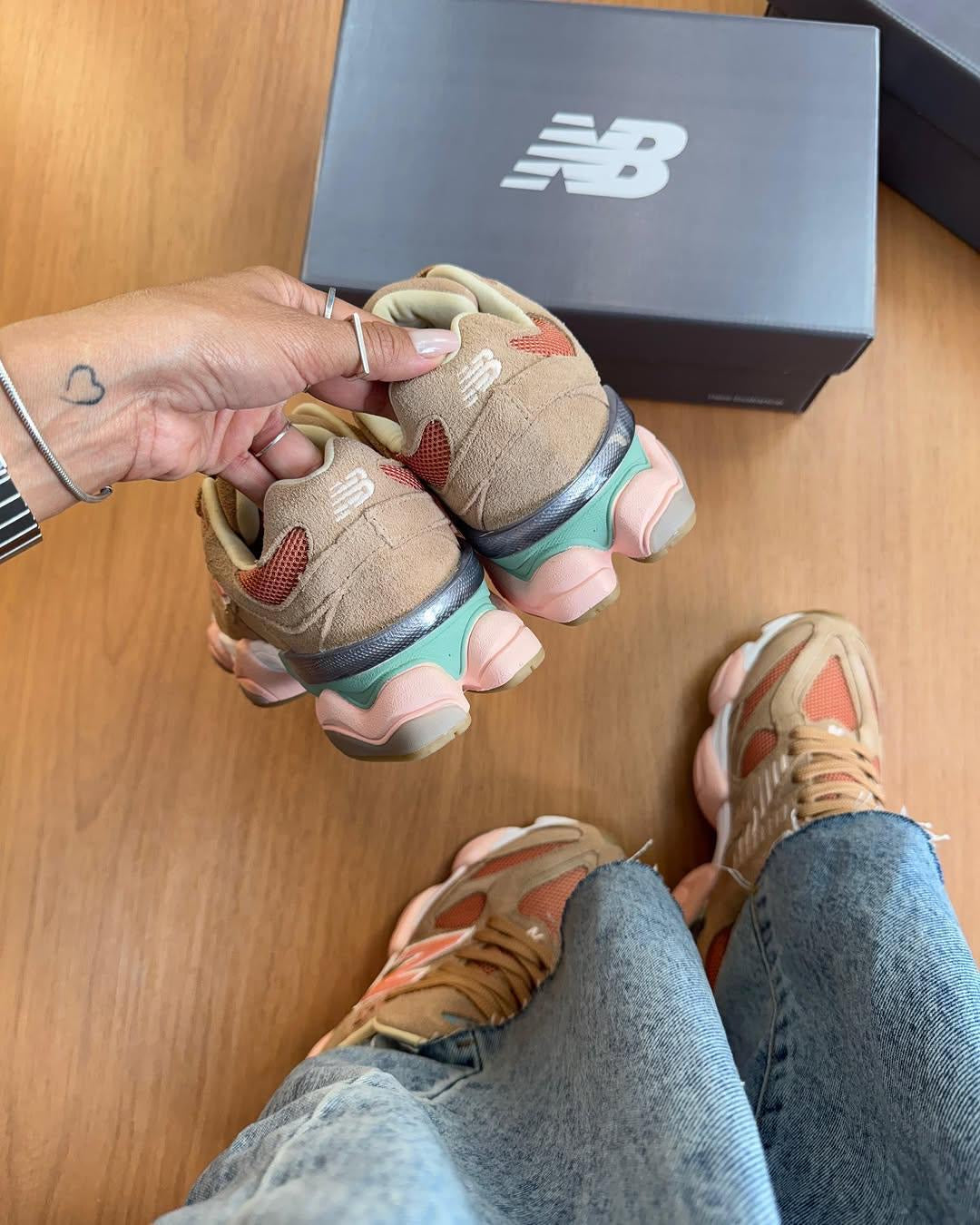 Tênis New Balance 9060 Sea Salt Colorway Couro Legítimo