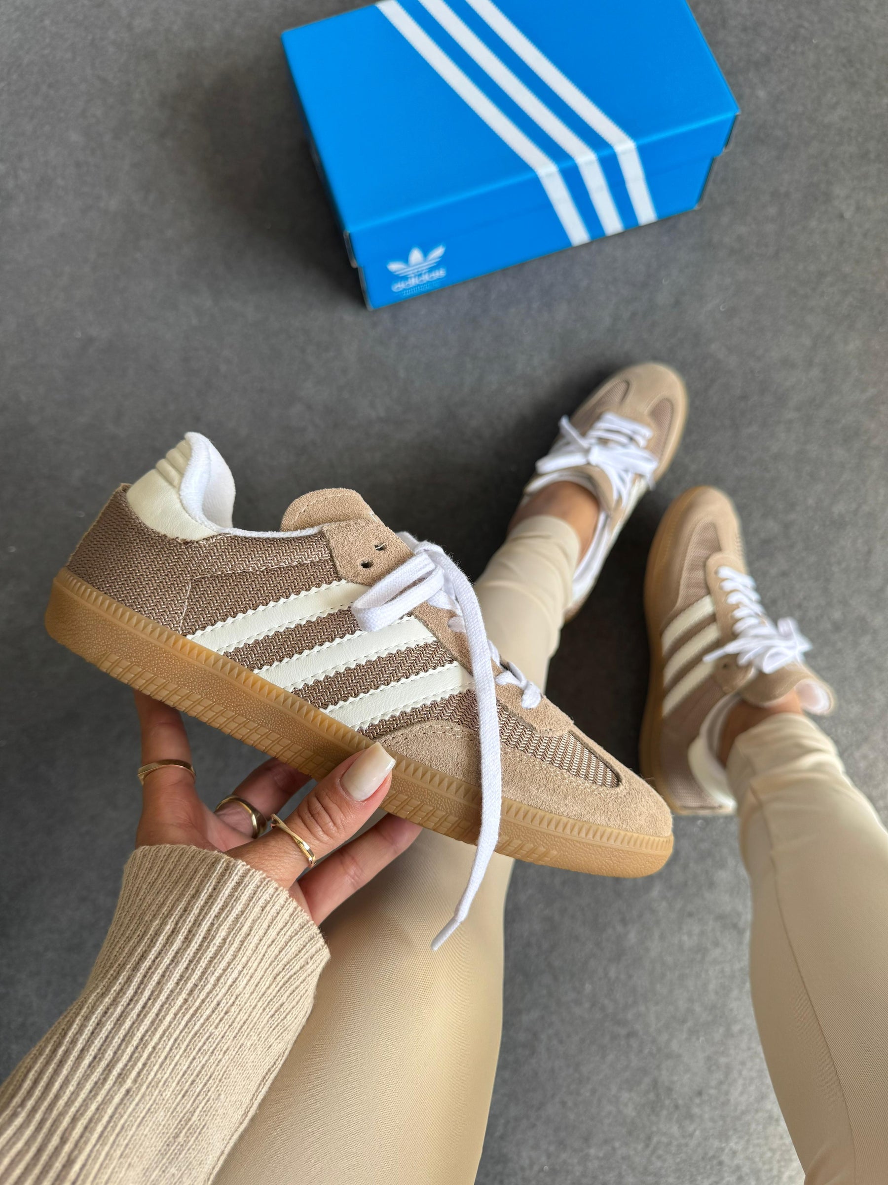 Tênis Adidas Samba OG Palha Tricô em Couro Legítimo