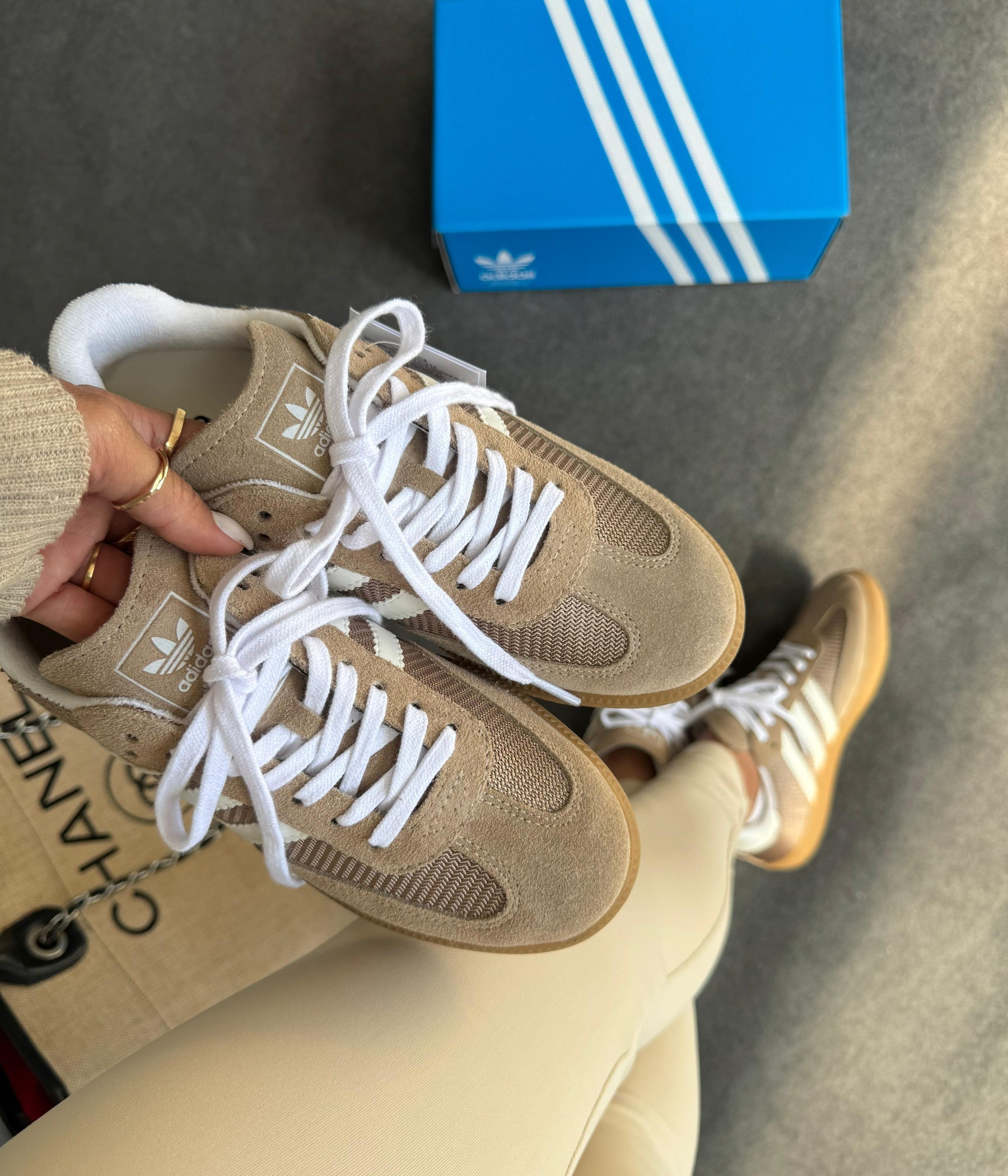 Tênis Adidas Samba OG Palha Tricô em Couro Legítimo