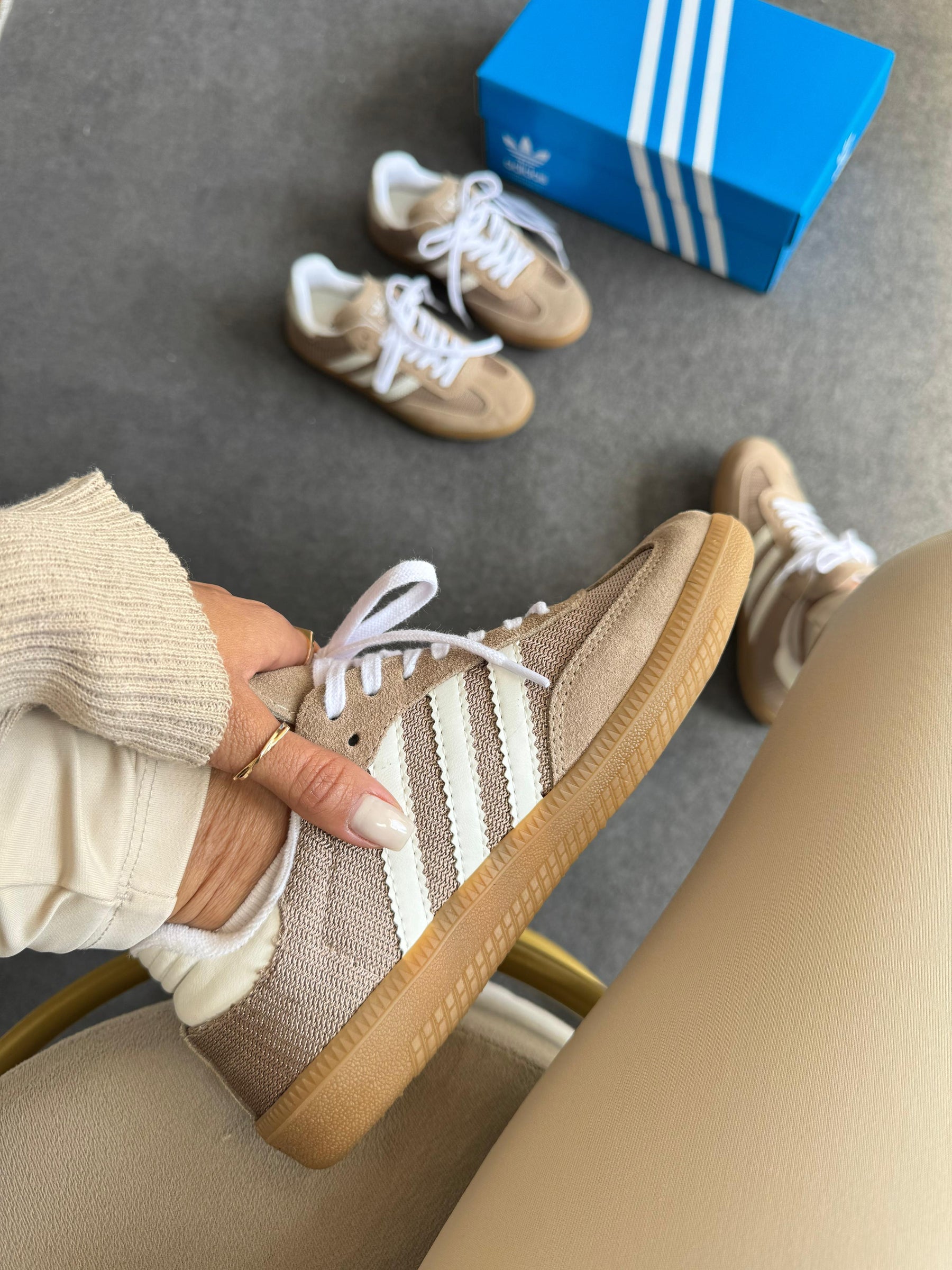 Tênis Adidas Samba OG Palha Tricô em Couro Legítimo