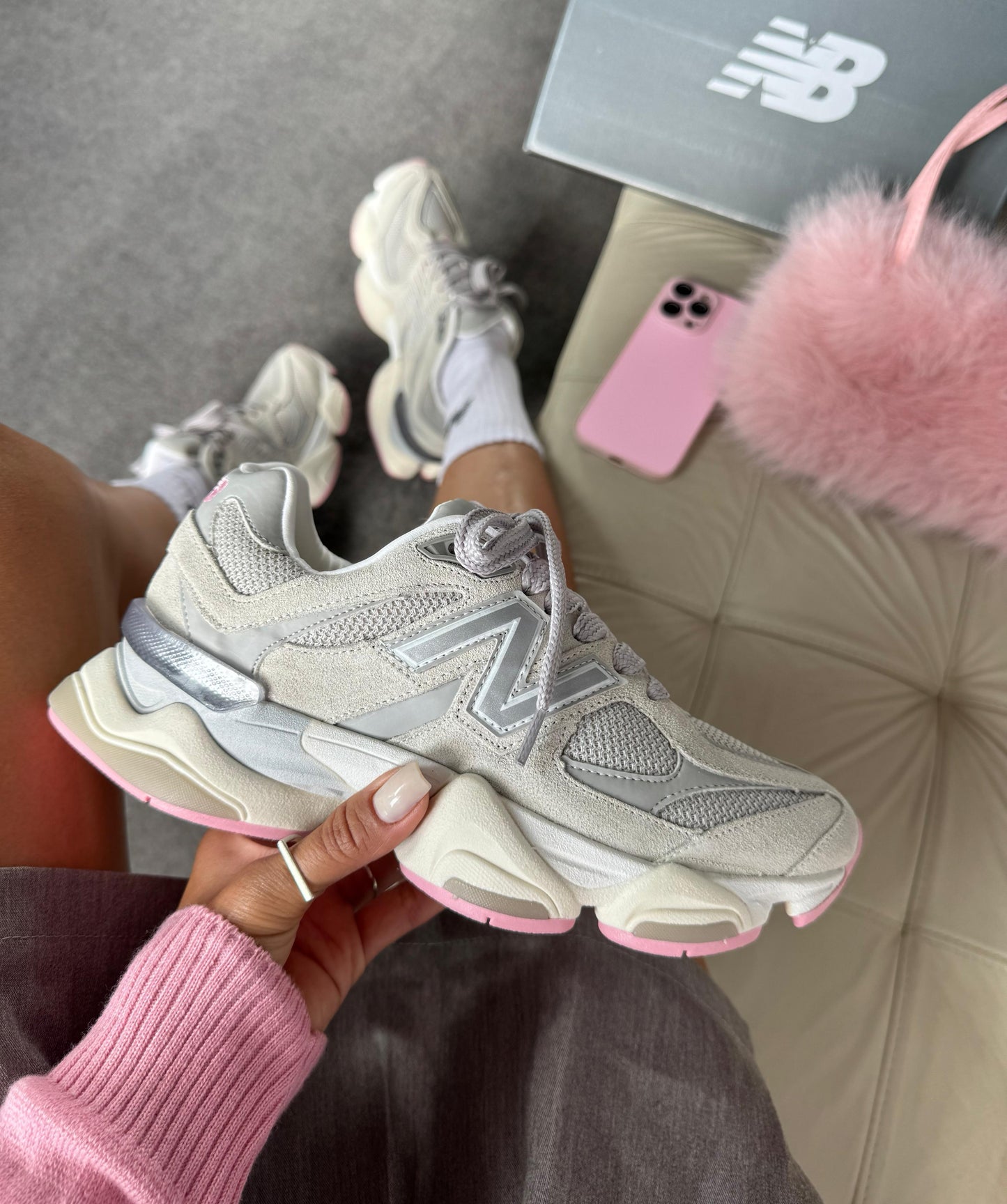 Tênis New Balance 9060 Danone Couro Legítimo