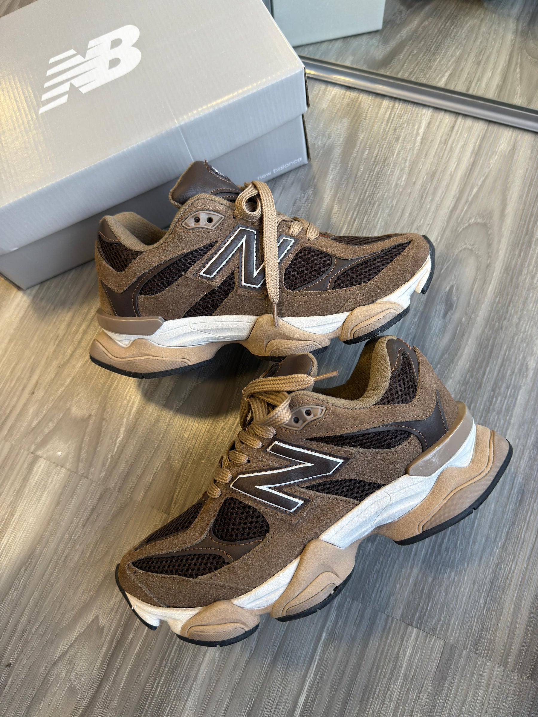 Tênis New Balance 9060 Sea Salt Marrom Masculino Couro Legítimo