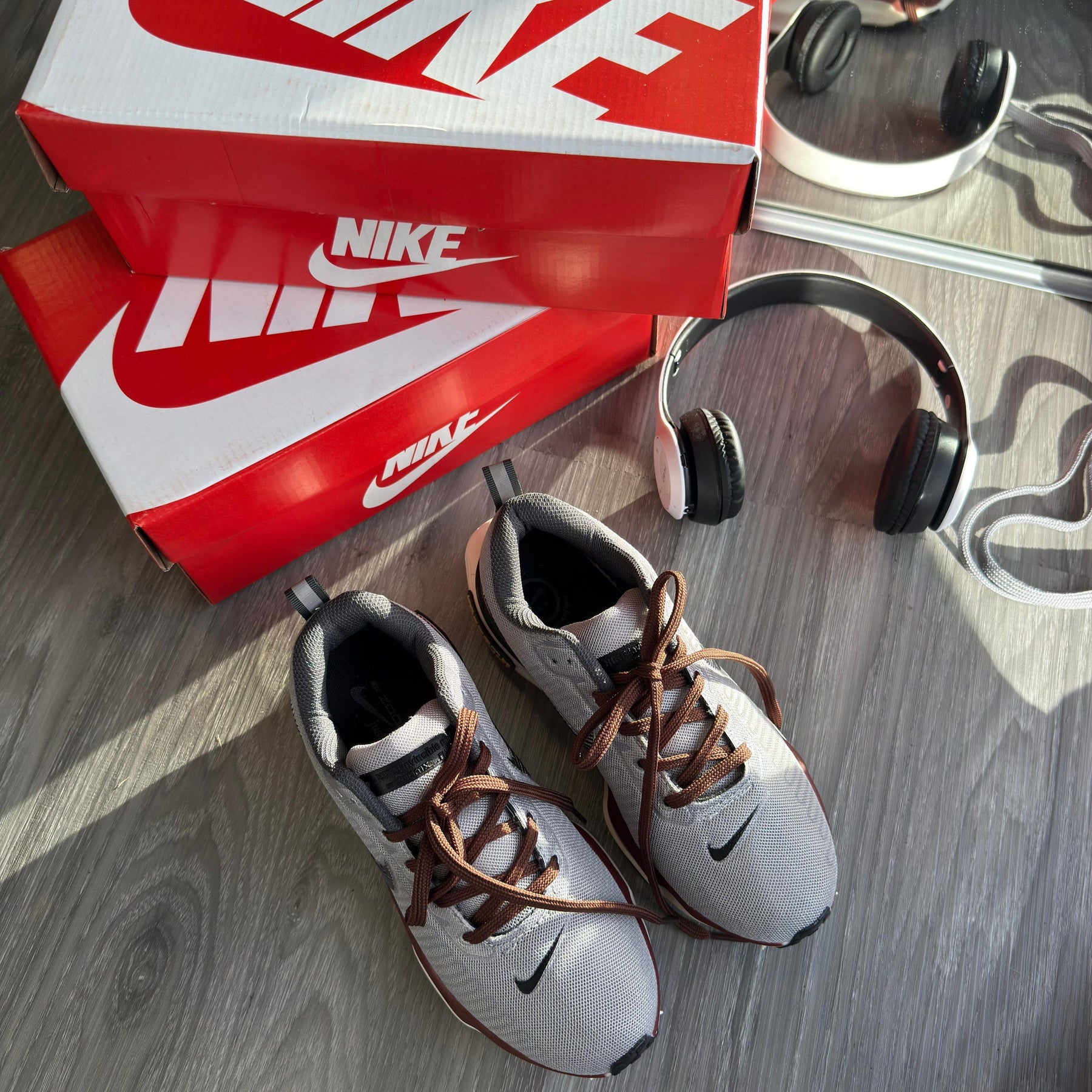 Tênis Nike Zoom X Invincible 3 Cinza e Marrom Premium