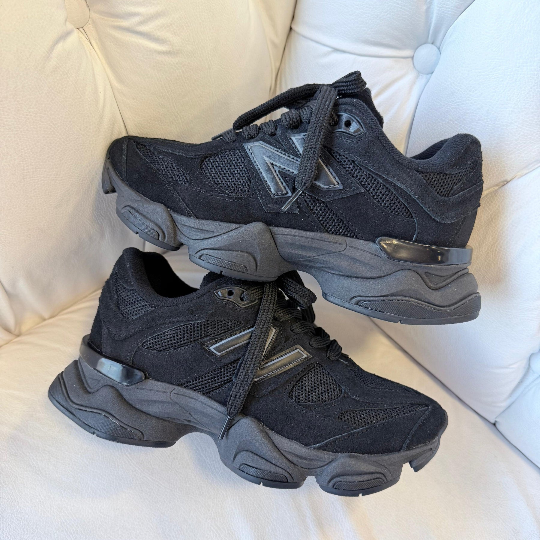 Tênis New Balance 9060 Sea Salt Preto Feminino Couro Legítimo