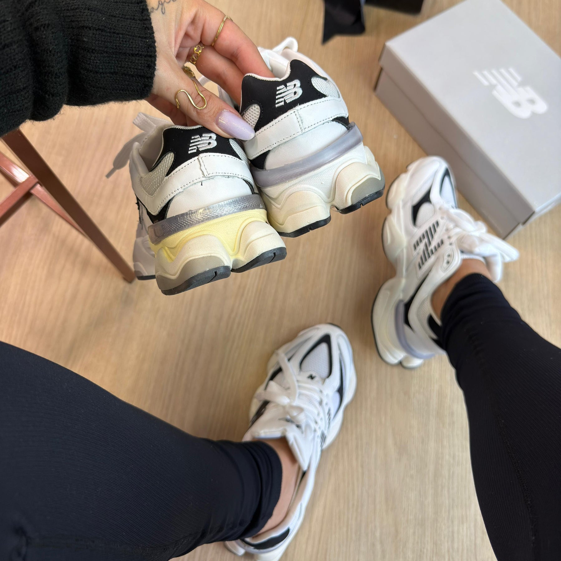 Tênis New Balance 9060 Sea Salt Branco e Preto Feminino Couro Legítimo