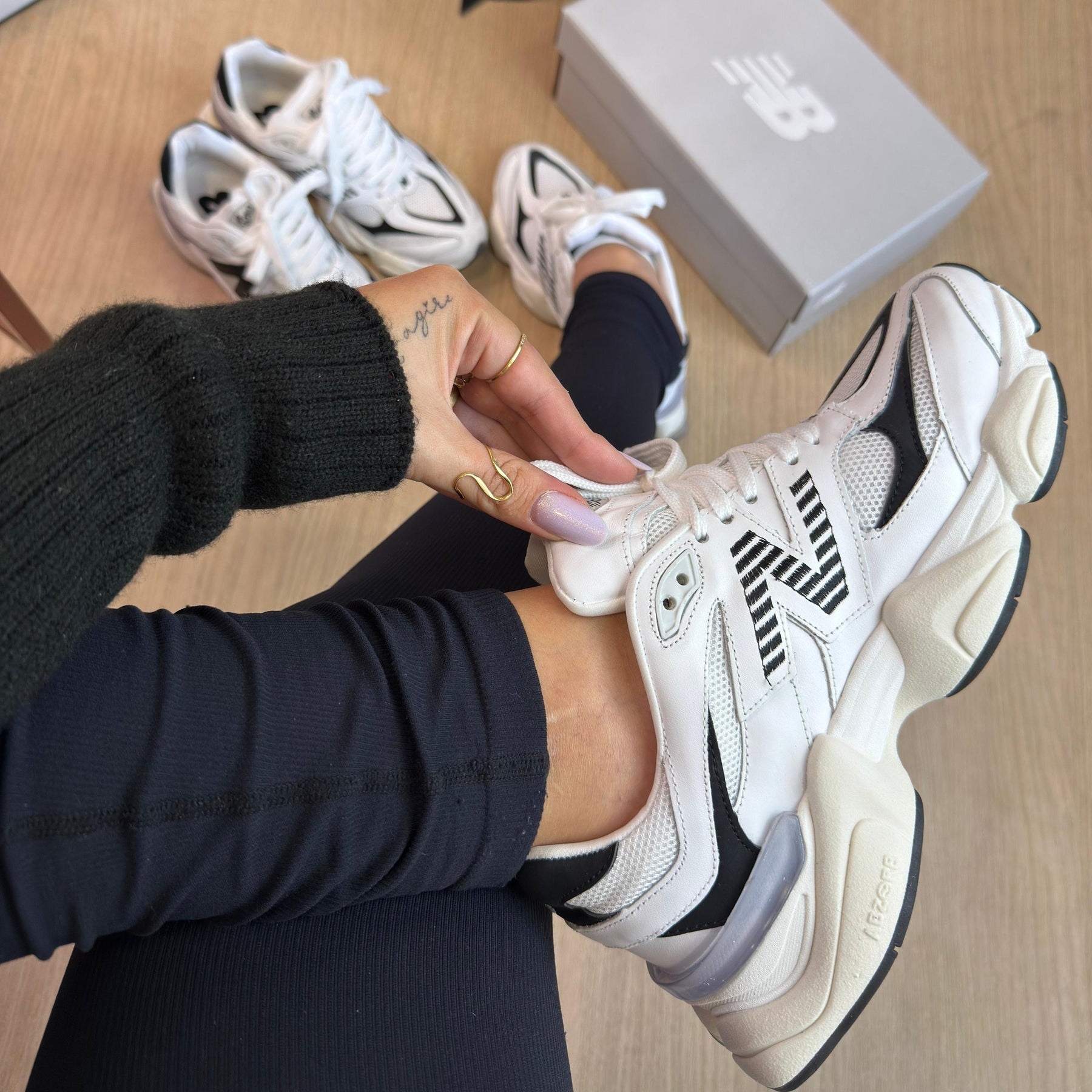 Tênis New Balance 9060 Sea Salt Branco e Preto Feminino Couro Legítimo