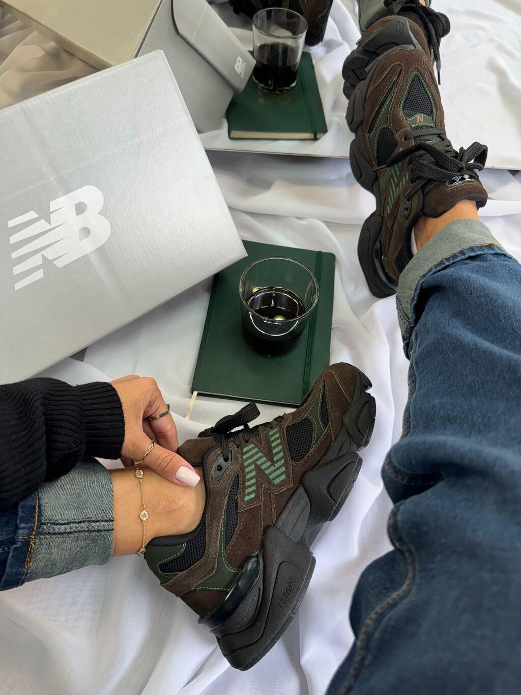 Tênis New Balance 9060 Sea Salt Marrom Militar Couro Legítimo