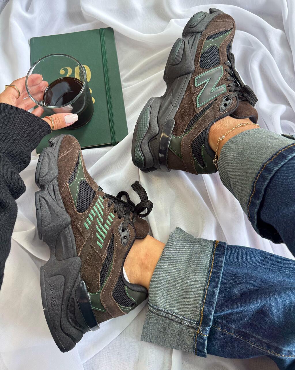 Tênis New Balance 9060 Sea Salt Marrom Militar Couro Legítimo