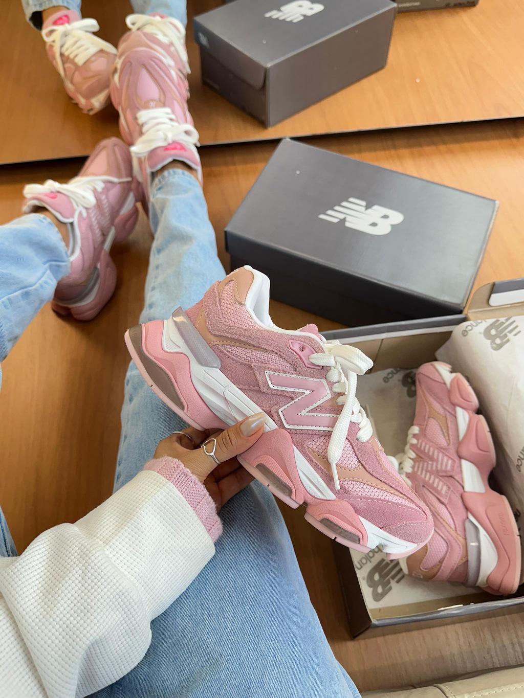 Tênis New Balance 9060 Sea Salt Rosa Flamingo Couro Legítimo