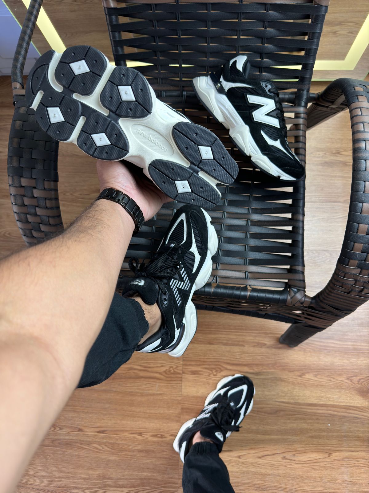 Tênis New Balance 9060 Sea Salt Preto e Branco Masculino Couro Legítimo