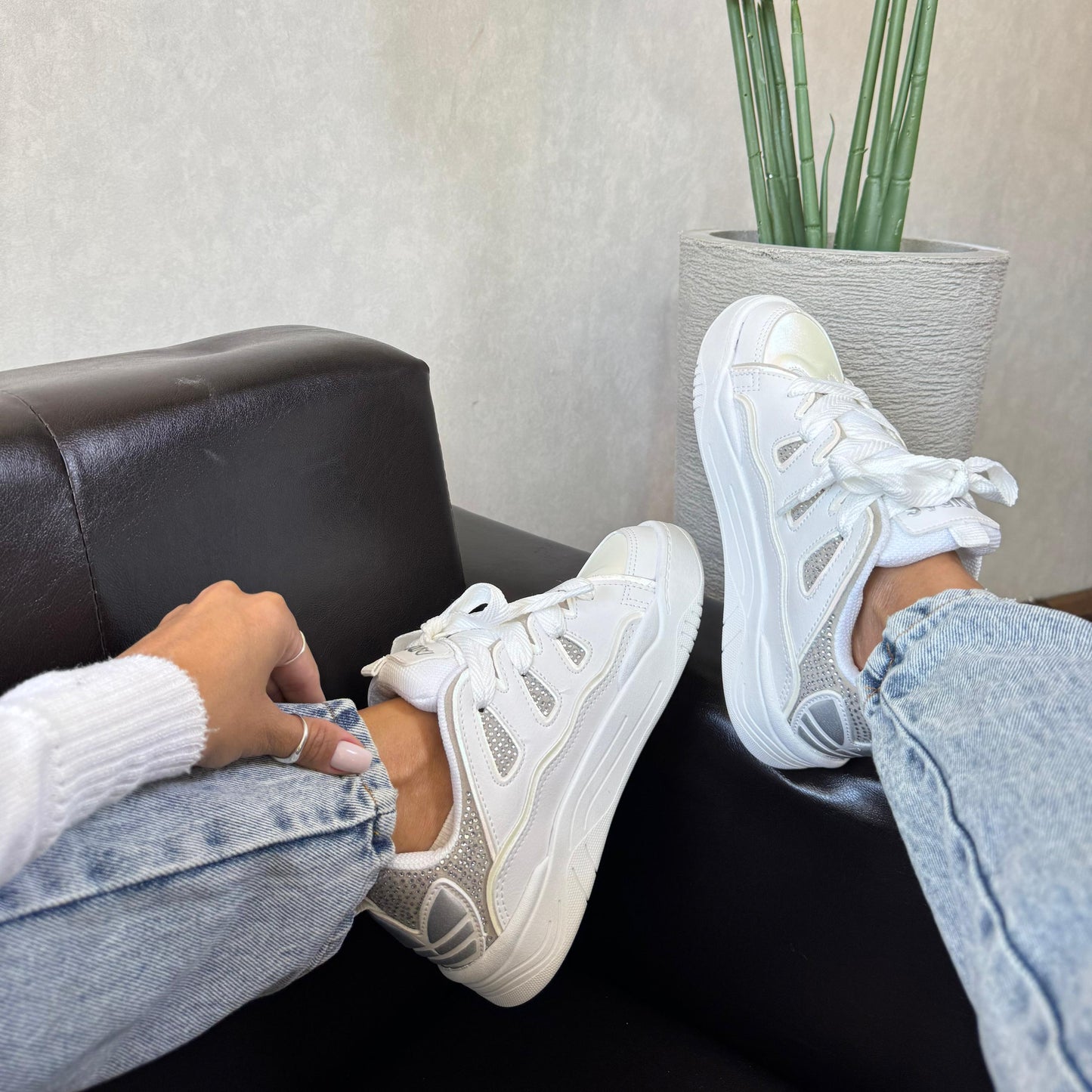 Tênis Adidas Oziris Pedraria Branco Prime