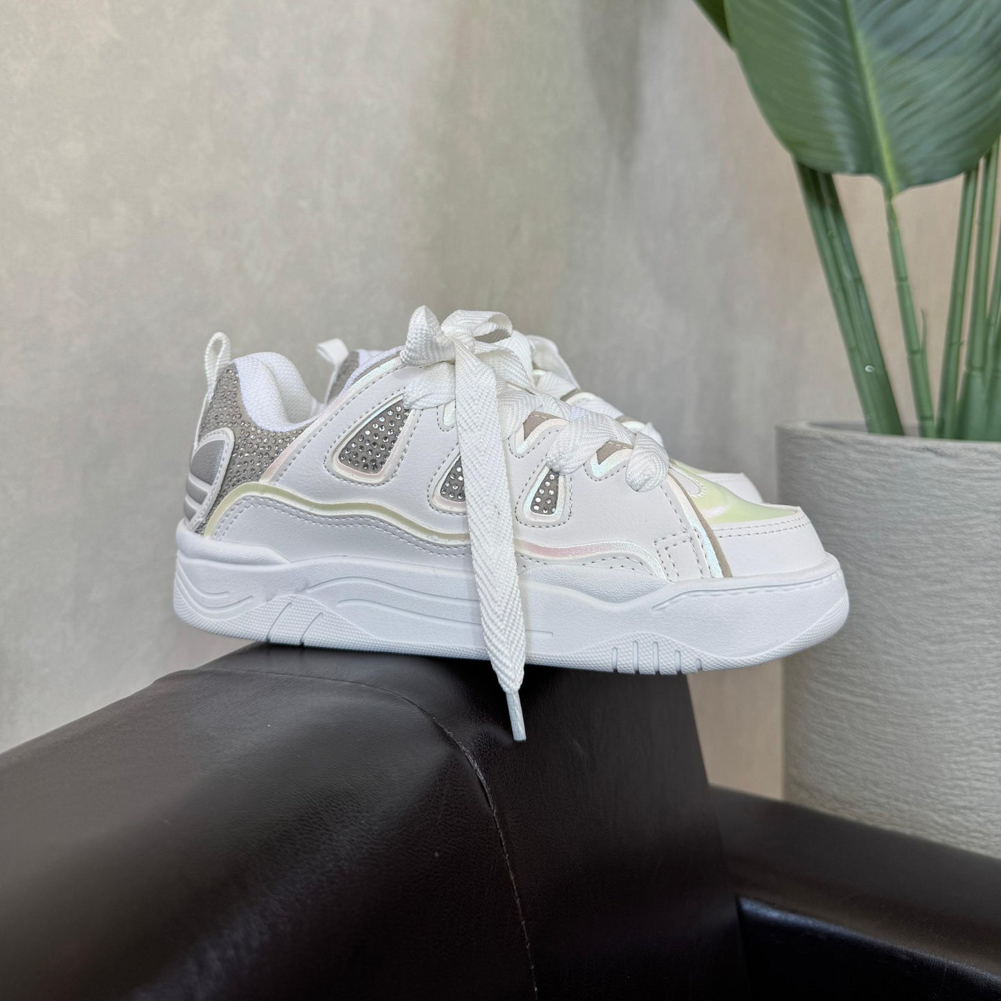 Tênis Adidas Oziris Pedraria Branco Prime