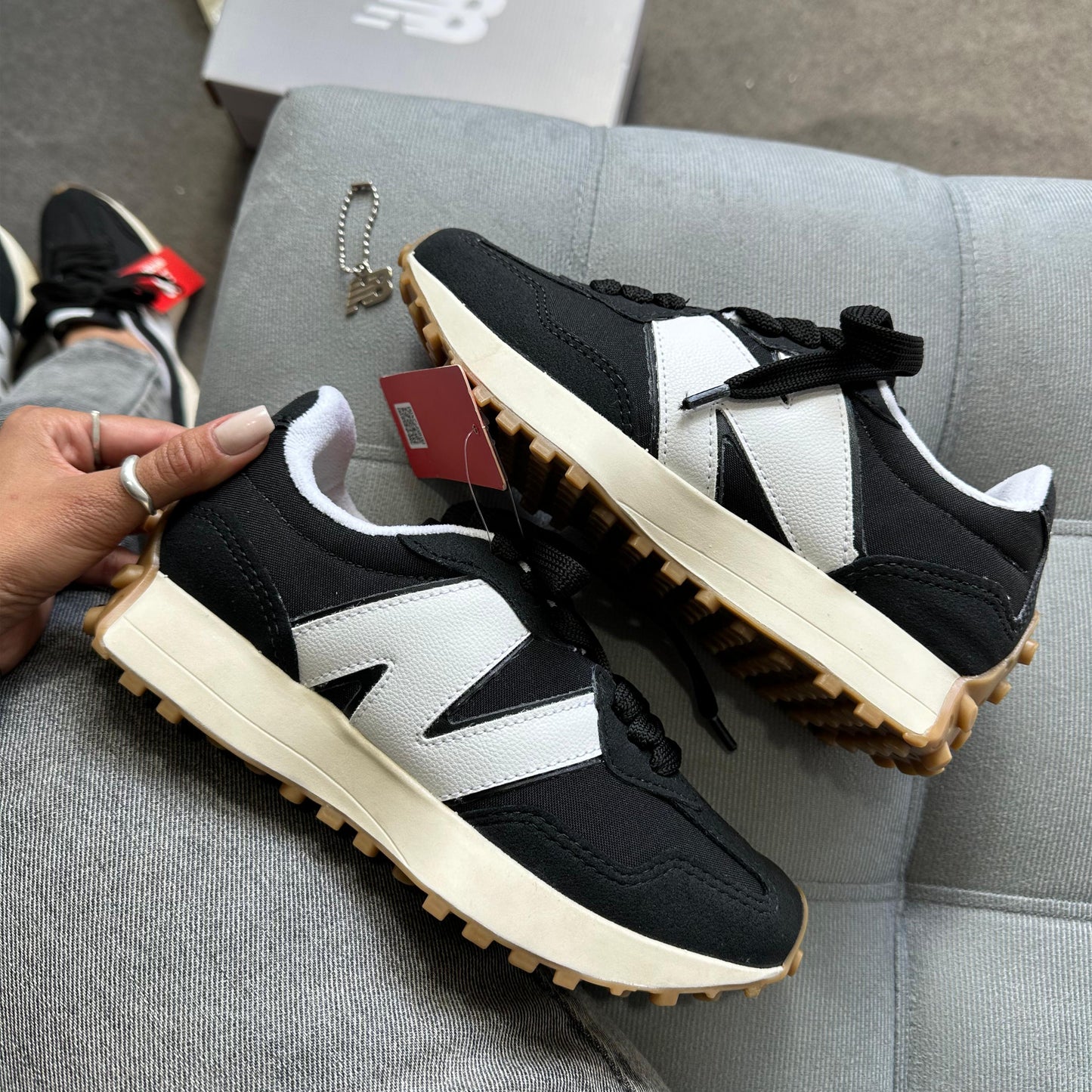 Tênis New Balance 327 Preto e Branco Prime