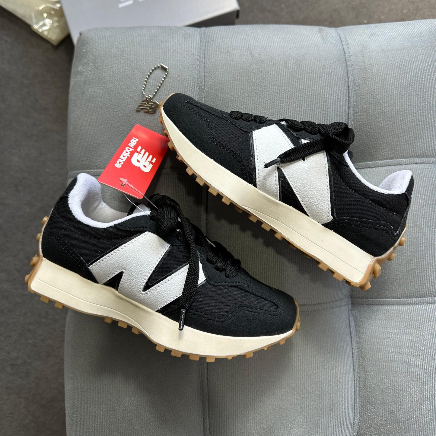 Tênis New Balance 327 Preto e Branco Prime