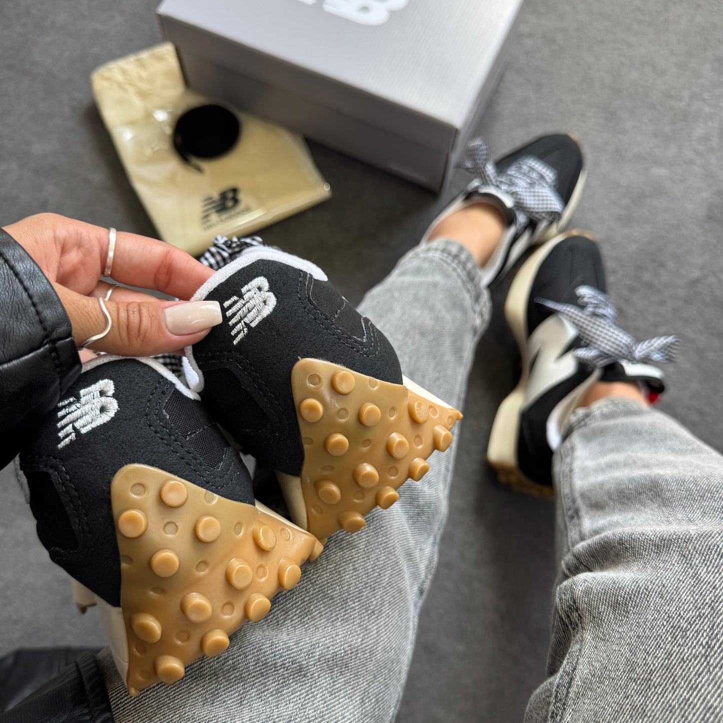 Tênis New Balance 327 Black Vegan Vintage Prime