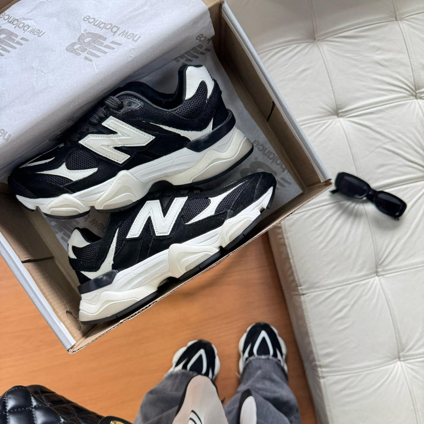 Tênis New Balance 9060 Sea Salt Preto e Branco Feminino Couro Legítimo