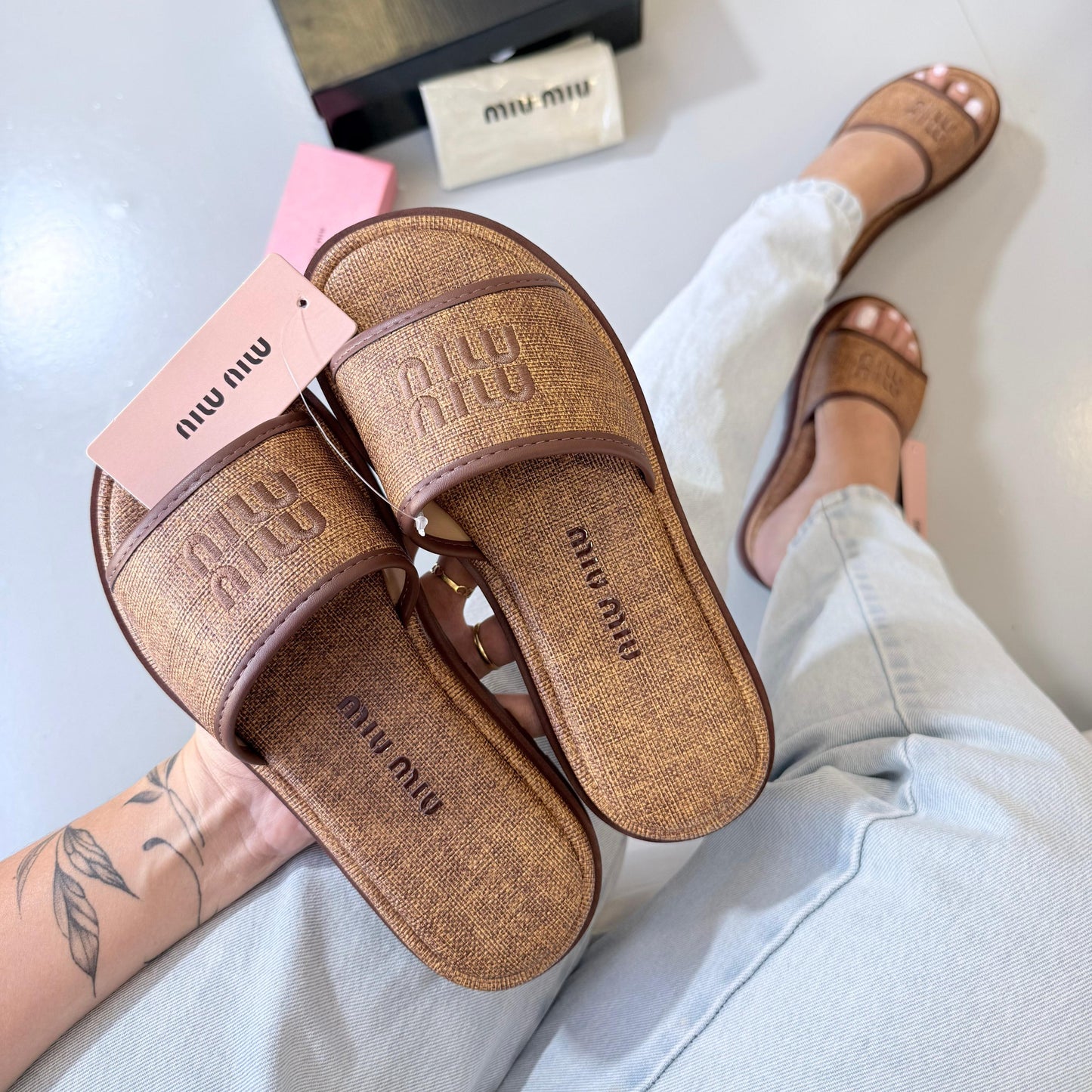 Sandália Miu Miu Caramelo Elegancy
