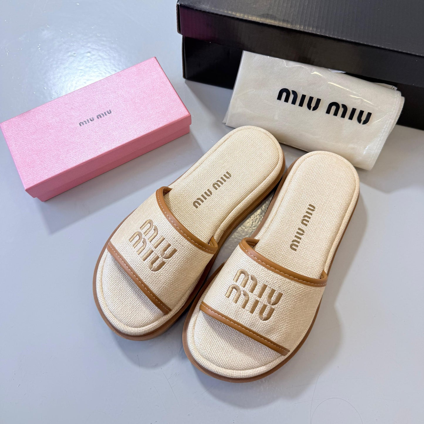 Slide Sumer Miu Miu Bege Elegancy