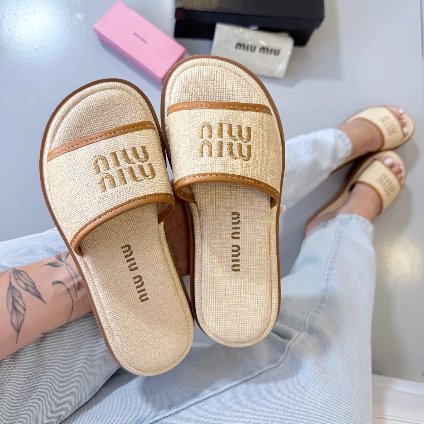 Slide Sumer Miu Miu Bege Elegancy