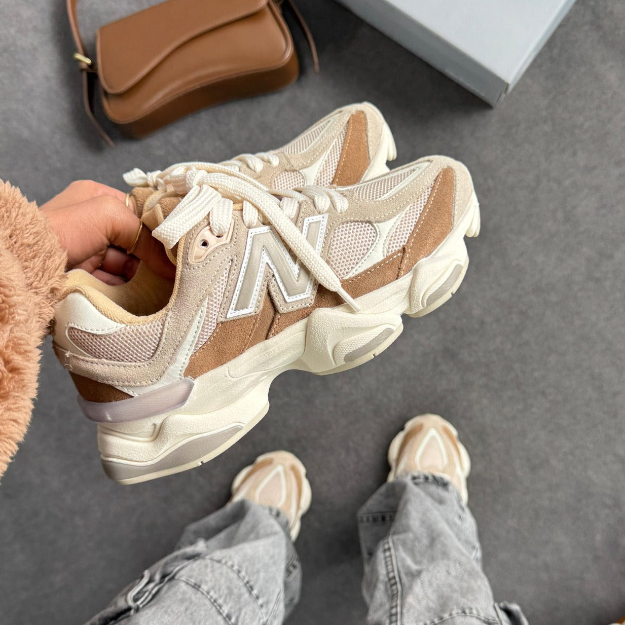 Tênis New Balance 9060 Sea Salt Cream Bege Couro Legítimo