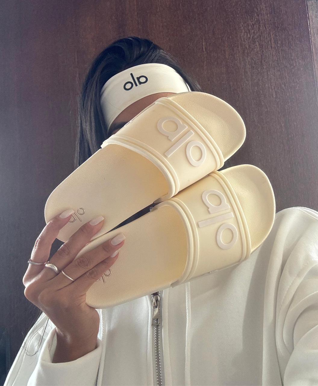 Chinelo Slide Alo Off White + Tiara Premium