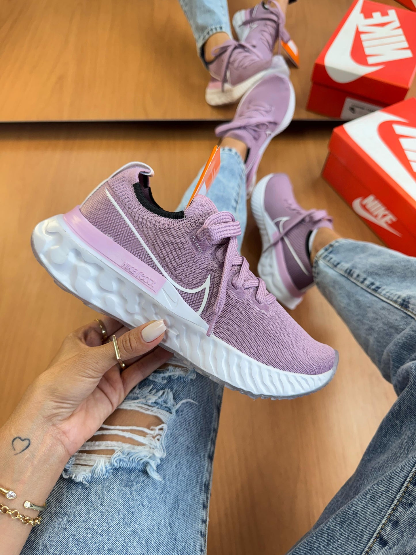 Nike Infinity React Flyknit Lilás Prime (Feminino) – 34 ao 39 | Forma normal | R$ 399,00 | Tênis Divas
