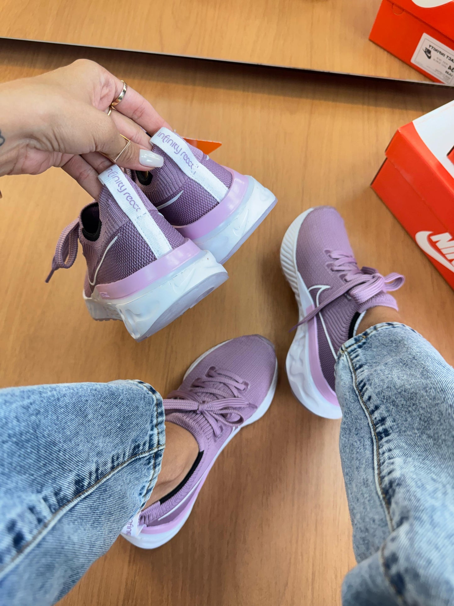 Nike Infinity React Flyknit Lilás Prime (Feminino) – 34 ao 39 | Forma normal | R$ 399,00 | Tênis Divas
