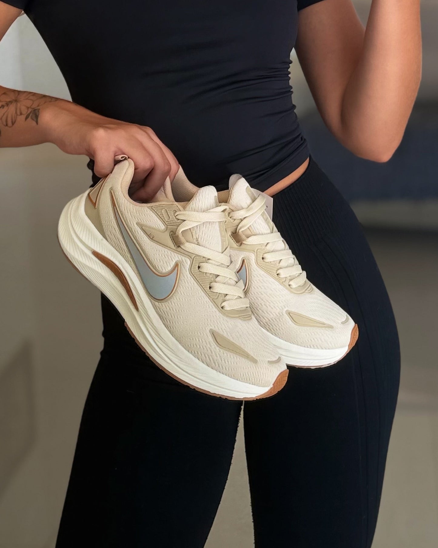 Tênis Nike Running Est 1972 Off White e Caramelo Prime
