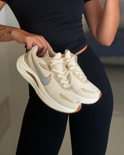 Tênis Nike Running Est 1972 Off White e Caramelo Prime