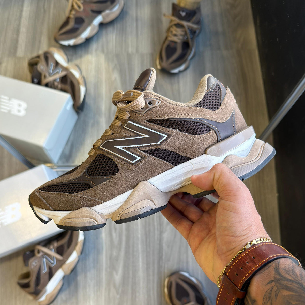 Tênis New Balance 9060 Sea Salt Marrom Masculino Couro Legítimo
