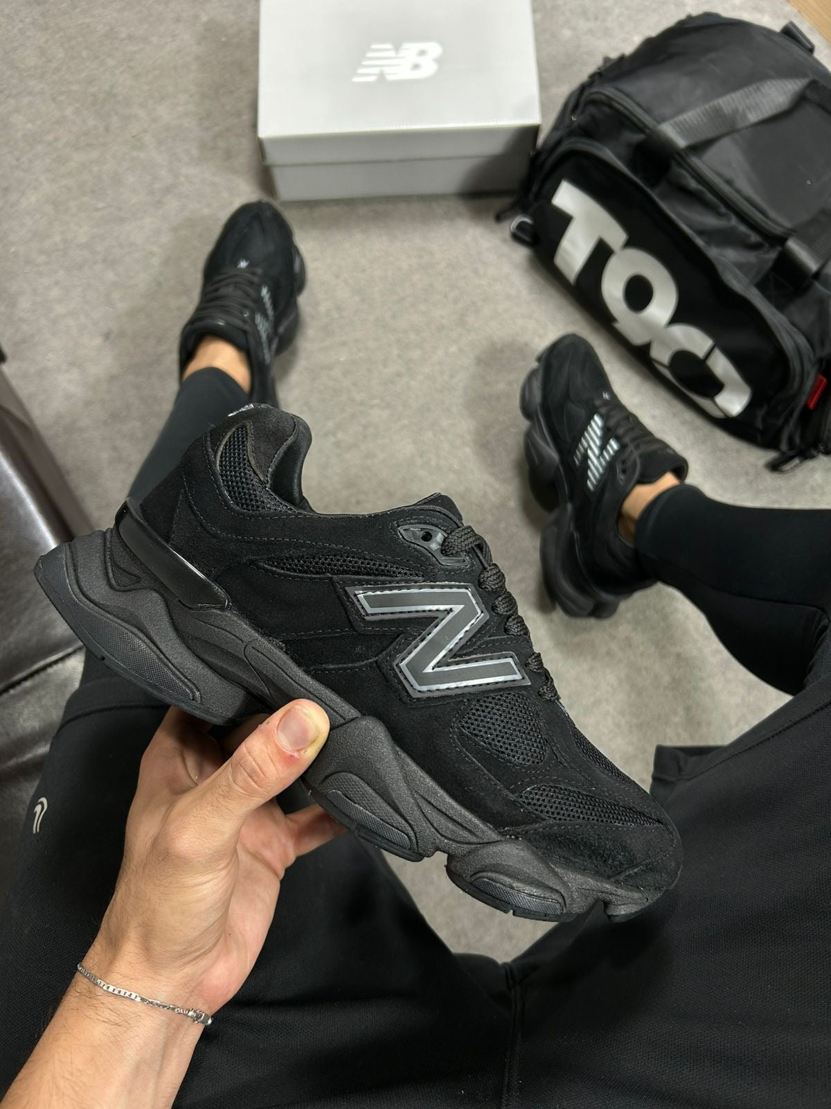 Tênis New Balance 9060 Sea Salt Preto Masculino Couro Legítimo