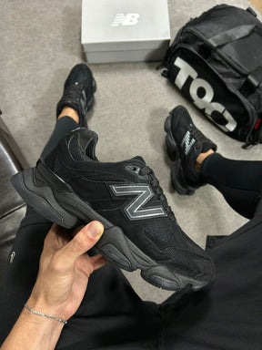Tênis New Balance 9060 Sea Salt Preto Masculino Couro Legítimo