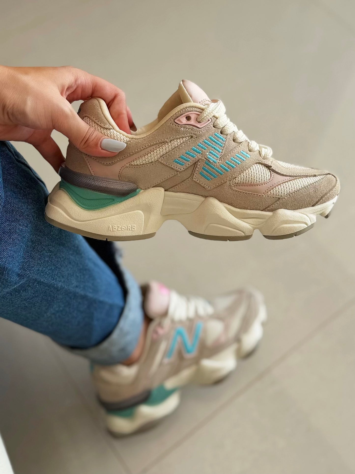 Tênis New Balance 9060 Sea Salt Nude Azul Couro Legítimo