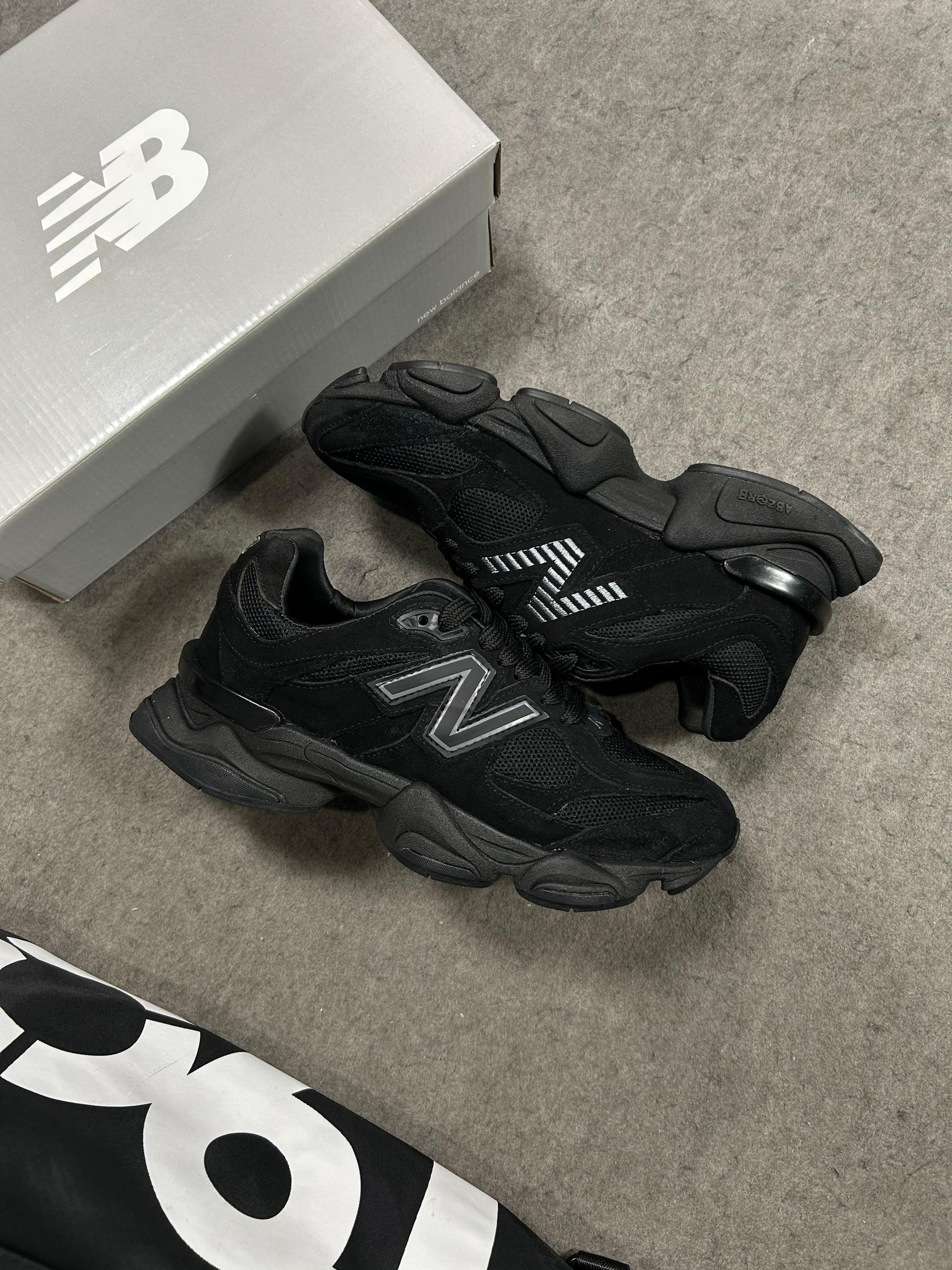Tênis New Balance 9060 Sea Salt Preto Masculino Couro Legítimo