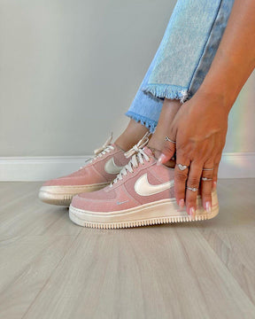 Tênis Nike Air Force 1 Flamingo Jeans Rose