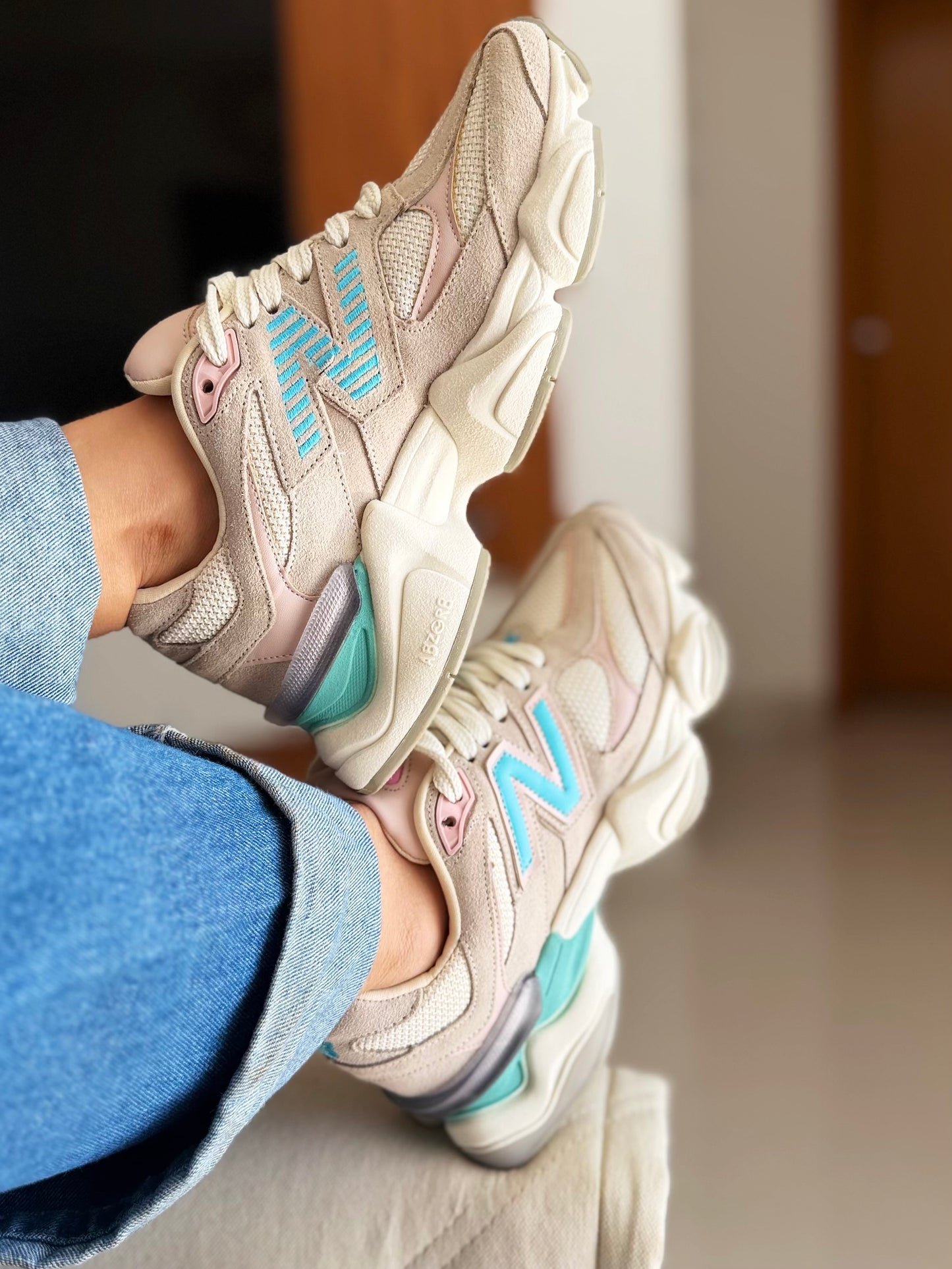 Tênis New Balance 9060 Sea Salt Nude Azul Couro Legítimo