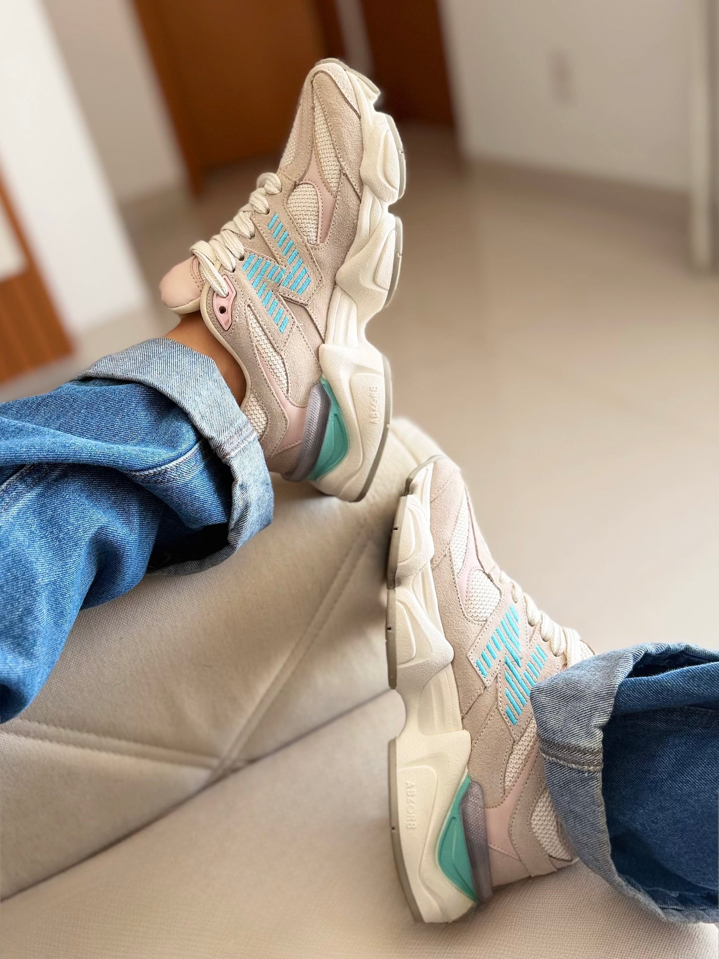 Tênis New Balance 9060 Sea Salt Nude Azul Couro Legítimo