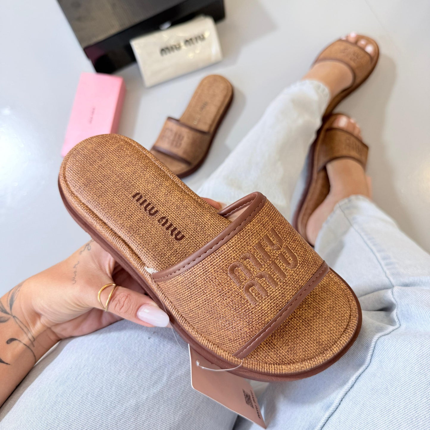Sandália Miu Miu Caramelo Elegancy
