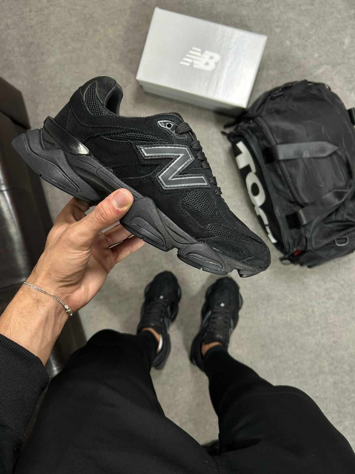 Tênis New Balance 9060 Sea Salt Preto Masculino Couro Legítimo