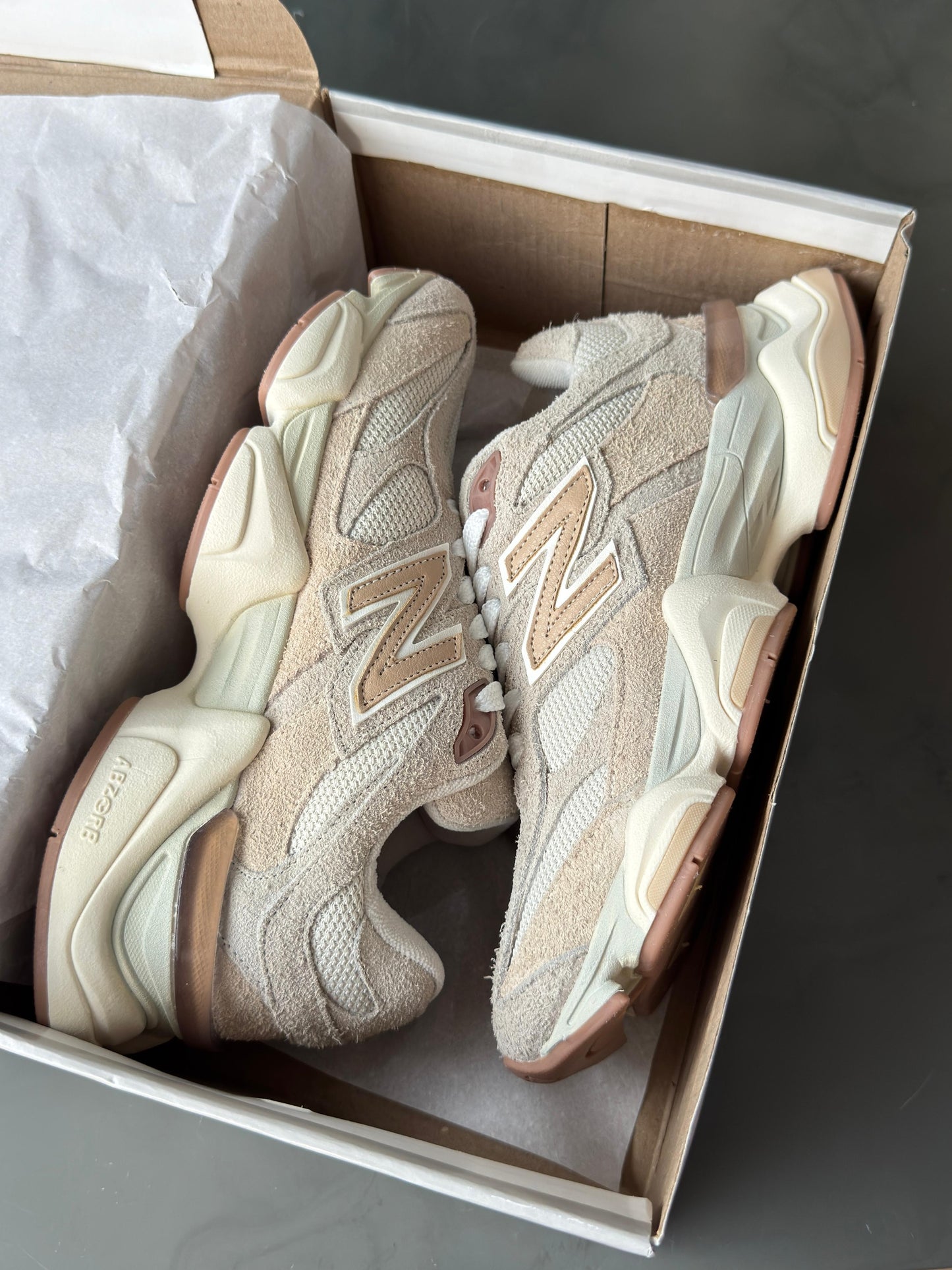 Tênis New Balance 9060 Sea Salt Salmão Off Couro Legítimo