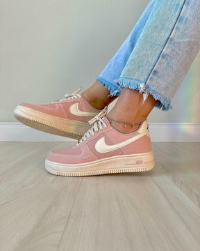 Tênis Nike Air Force 1 Flamingo Jeans Rose