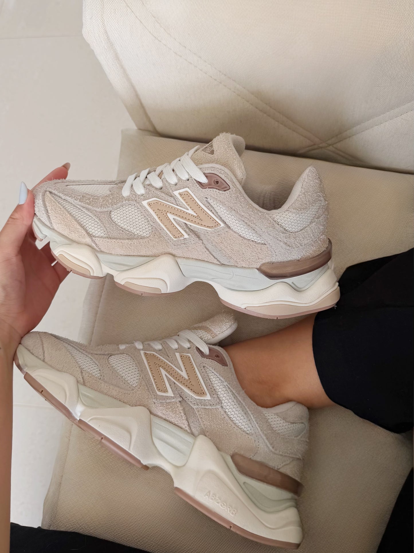 Tênis New Balance 9060 Sea Salt Salmão Off Couro Legítimo