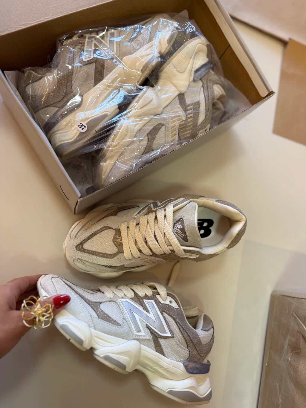 Tênis New Balance 9060 Sea Salt Bege Couro Legítimo