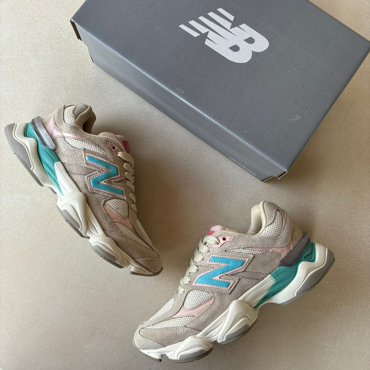 Tênis New Balance 9060 Sea Salt Nude Azul Couro Legítimo