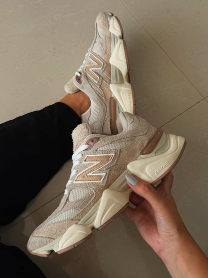 Tênis New Balance 9060 Sea Salt Salmão Off Couro Legítimo
