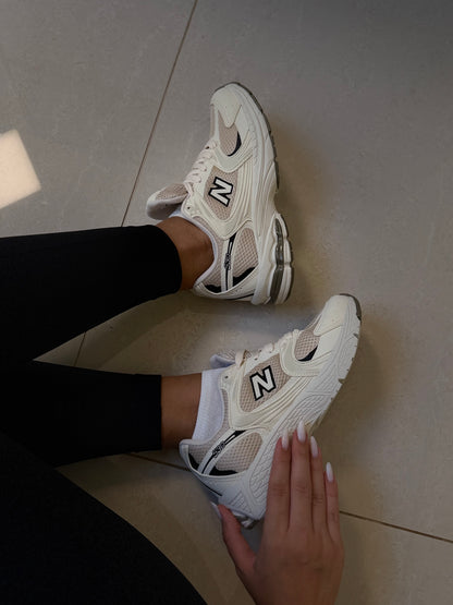 Tênis New Balance 530 Off White Preto