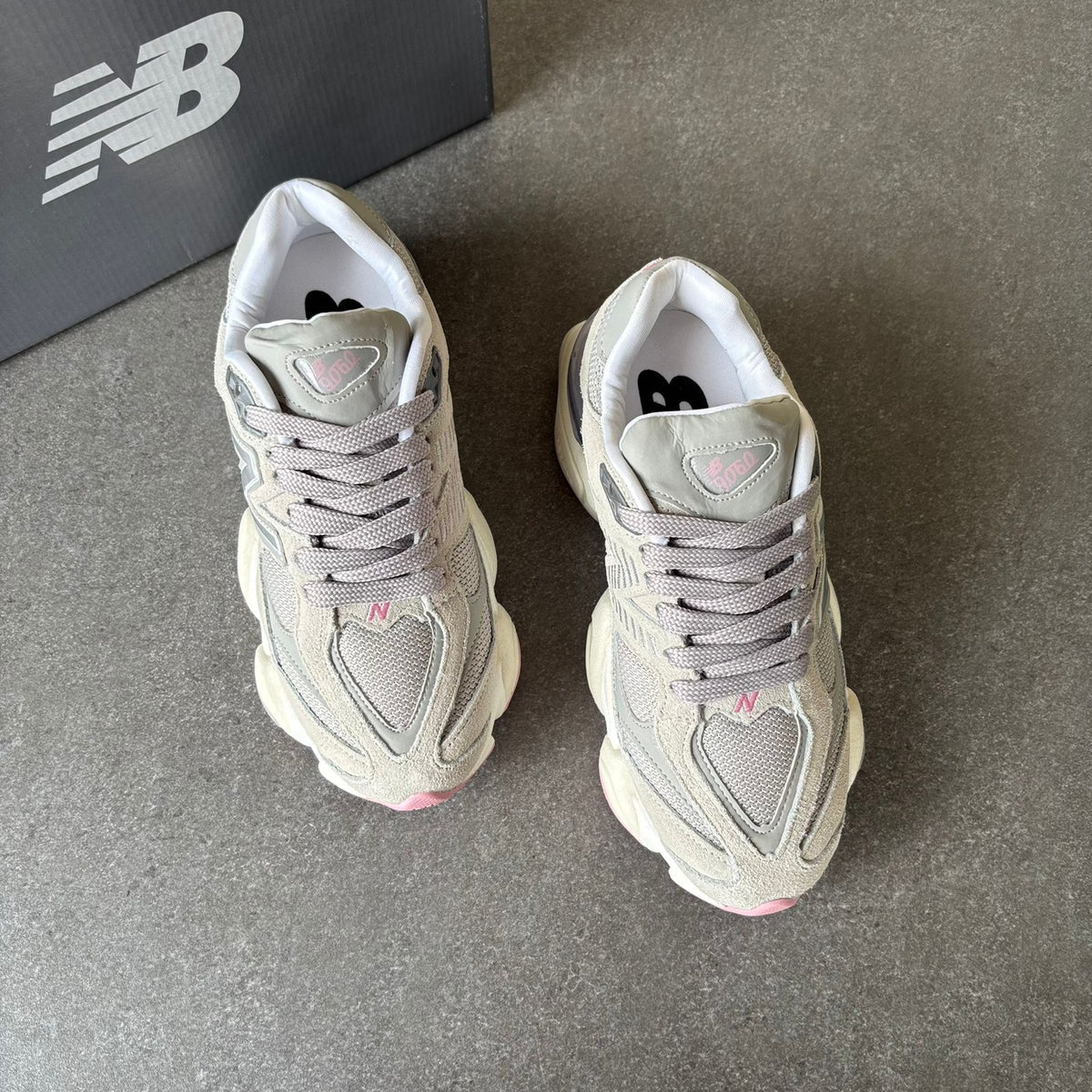 Tênis New Balance 9060 Danone Couro Legítimo