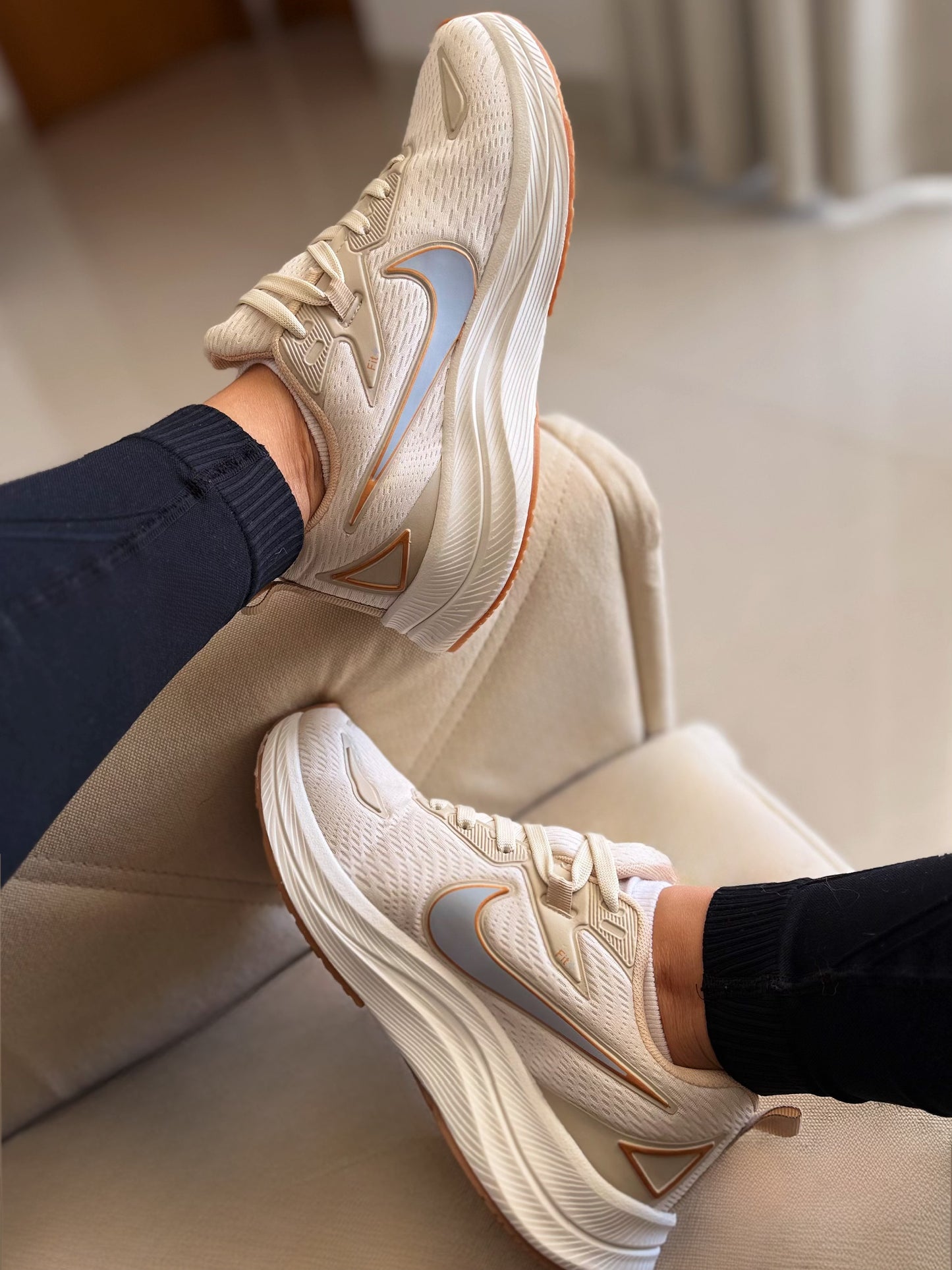 Tênis Nike Running Est 1972 Off White e Caramelo Prime